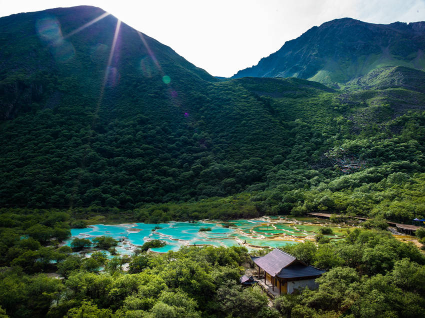 五彩池。黃龍景區(qū)管理局供圖