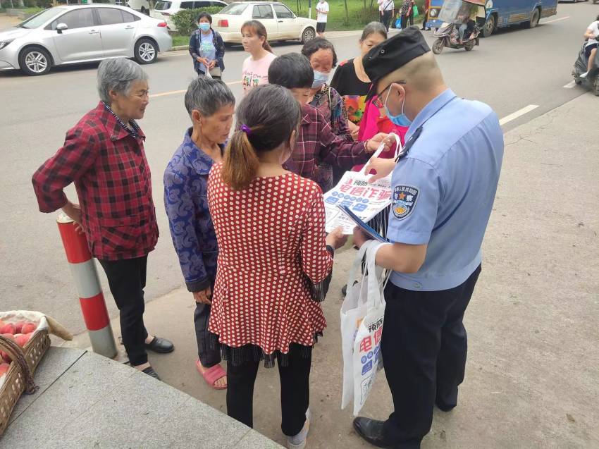 戶外宣傳。成都市公安局天府新區(qū)分局供圖