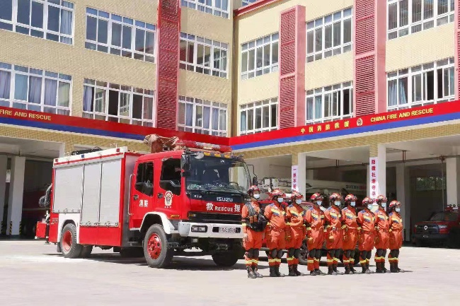 地震救援力量集結(jié)。四川省應(yīng)急管理廳供圖