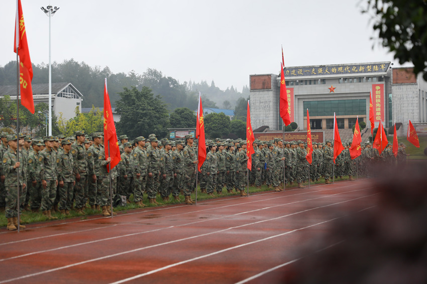 “開訓典禮”現(xiàn)場。西部戰(zhàn)區(qū)陸軍某綜合訓練基地供圖