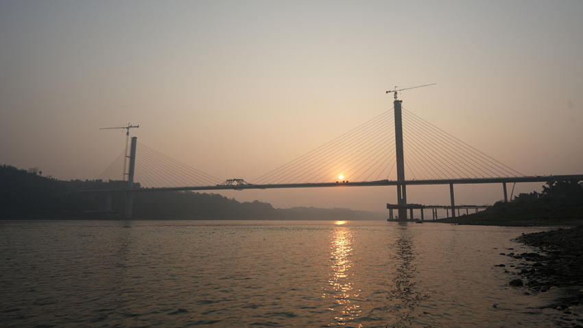 夕陽下的大橋。蜀道集團供圖