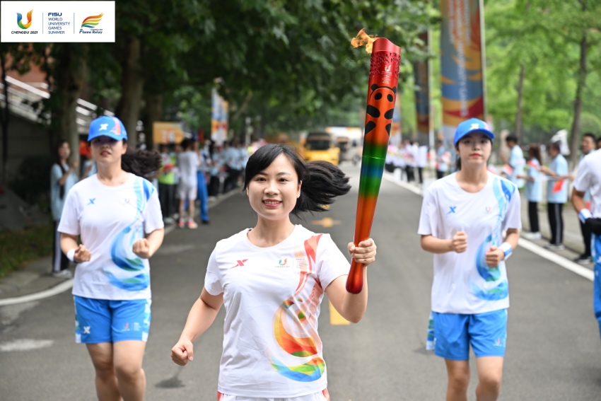 大運(yùn)會(huì)火炬?zhèn)鬟f成都站。大運(yùn)會(huì)組委會(huì)供圖