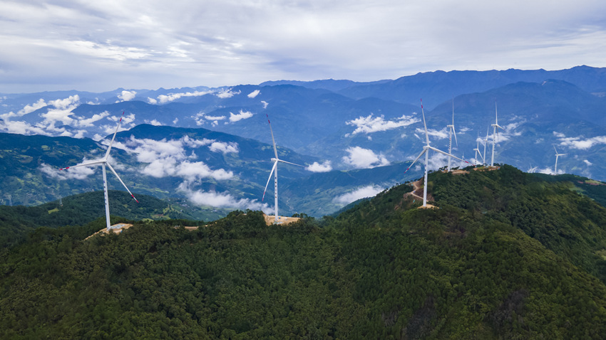 雅礱江臘巴山風電場。雅礱江公司供圖