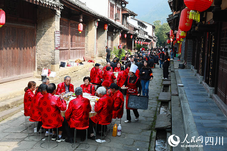 為老人準備的免費午餐。高志農攝