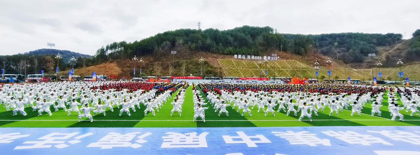 群眾齊練八段錦，朝天文旅一招先。朝天區委宣傳部供圖