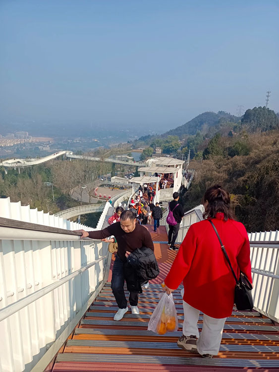 龍泉山森林綠道高空棧道。天府新區融媒體中心供圖