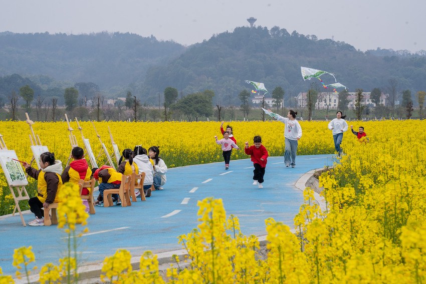 親近自然，童心永駐。翁光建攝