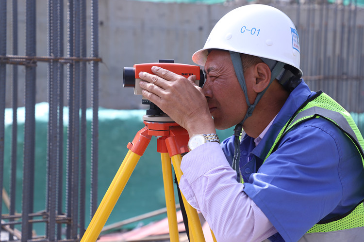 工人作業 。中建深裝西南公司供圖