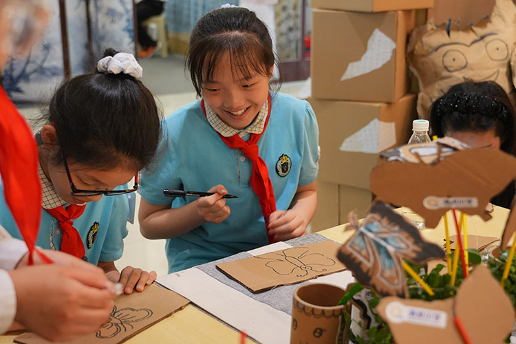 操作體驗。成都市清波小學校供圖