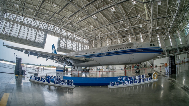 四川成都-空中客車飛機全生命周期服務中心迎來首架飛機拆解回收利用業務。丁平供圖