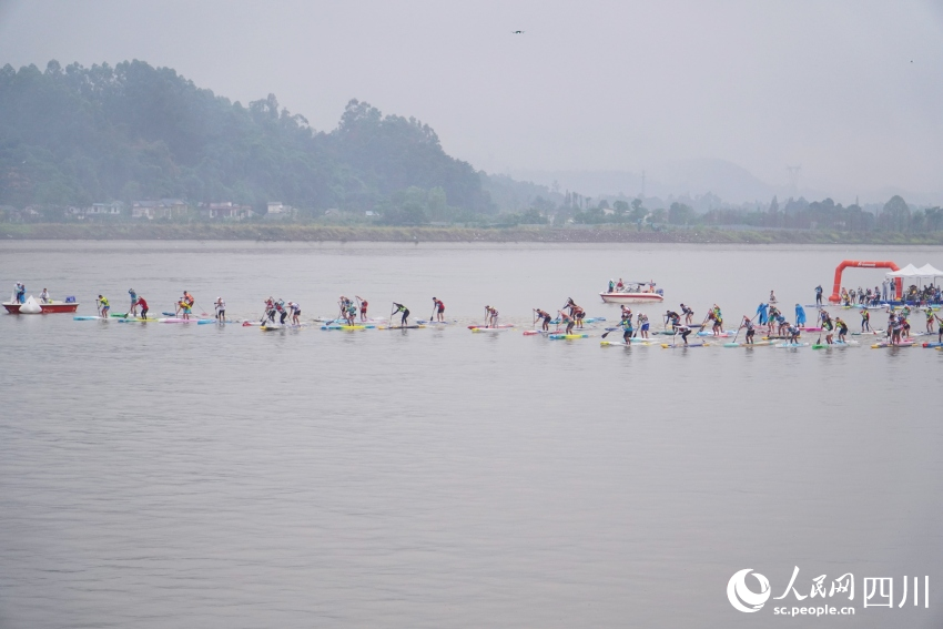 2024年全國槳板青少年錦標賽暨中國槳板公開賽開賽。人民網 趙祖樂攝