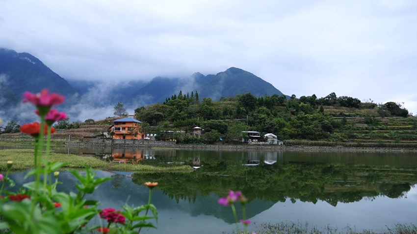 在瀘定感受自然的魅力，體驗(yàn)文化的交融。瀘定縣委宣傳部供圖