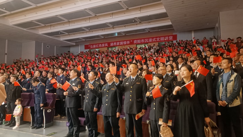 臺下觀眾大合唱。資陽融媒供圖