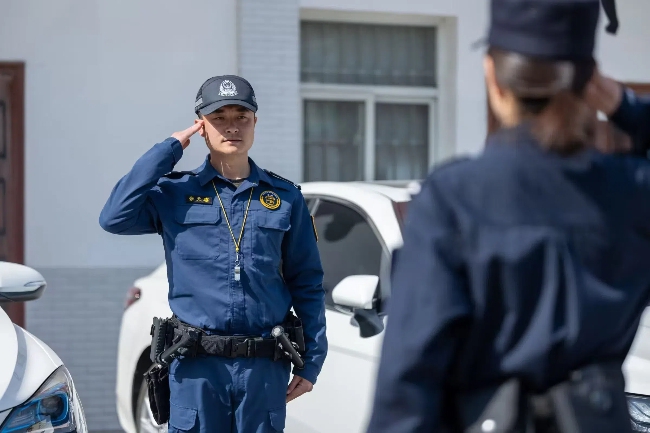 張天驥教官服照。受訪者供圖