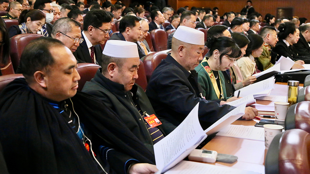 中國人民政治協商會議四川省第十三屆委員會第三次會議在四川成都隆重開幕。