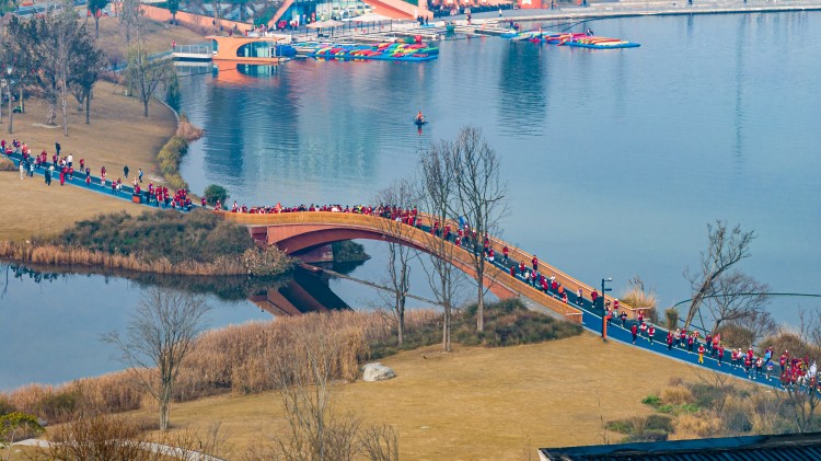 經過拱橋。四川天府新區融媒體中心供圖