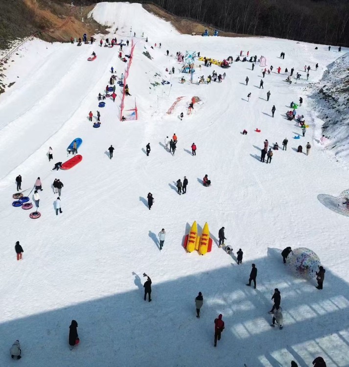 月壩滑雪基地一角。張文良供圖