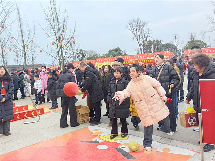 市民游客參與活動(dòng)。綿竹市融媒體中心供圖