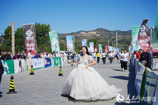 婚紗跑者閃亮賽道。